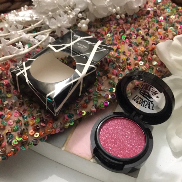 🤍🌟ELECTRO RED Medusa Makeup Shadow NWT - Picture 9 of 9